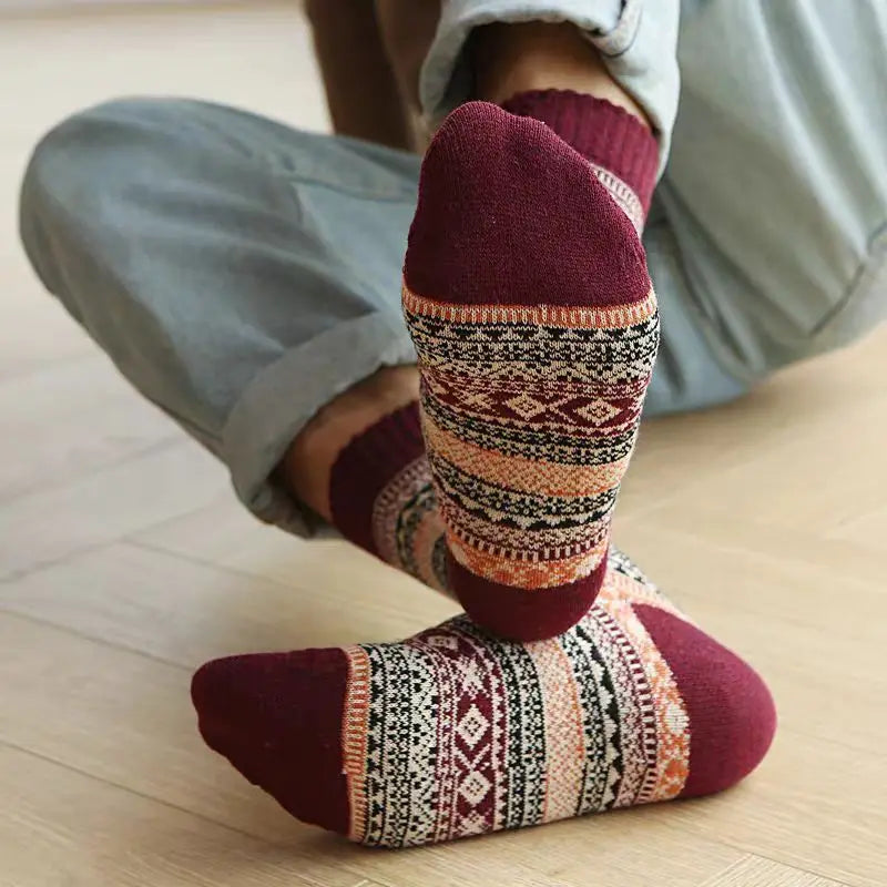 5 pairs of winter men's thick wool socks for warmth, men's retro style, colorful and fashionable men's snow boots socks