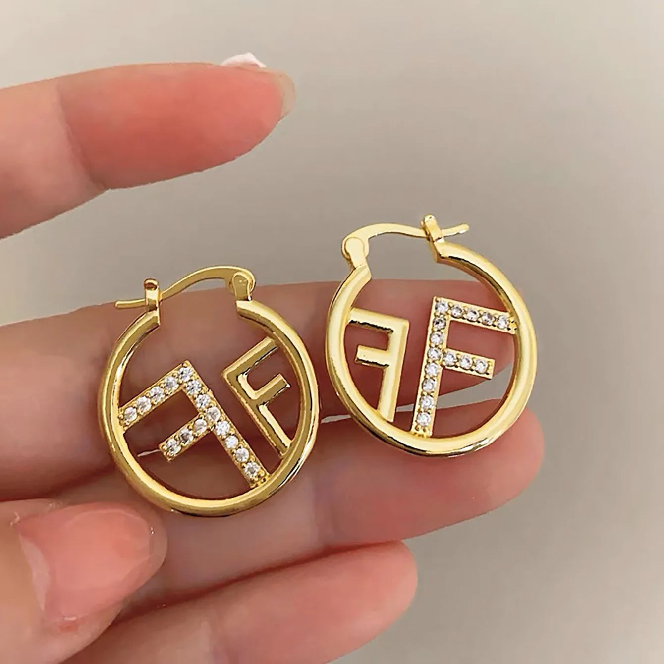 Full of Zircon Hollow Circle Letter F Ear Buckle Personality Fashion Cold Wind Light Luxury Niche Temperament Earrings Leedoar
