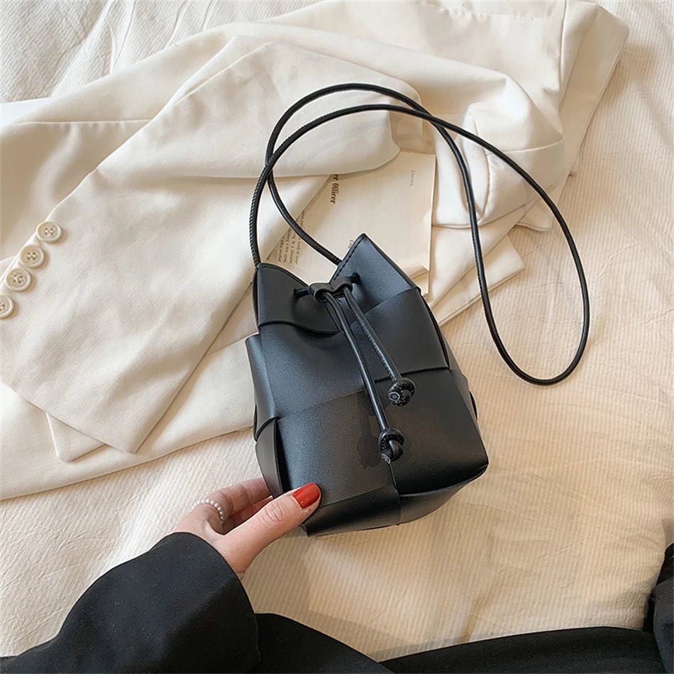Fashion Weave Small Soft PU Leather Bucket Bags for Women Designer Shoulder Crossbody Bag Luxury Ladise Purses and Handbags Leedoar