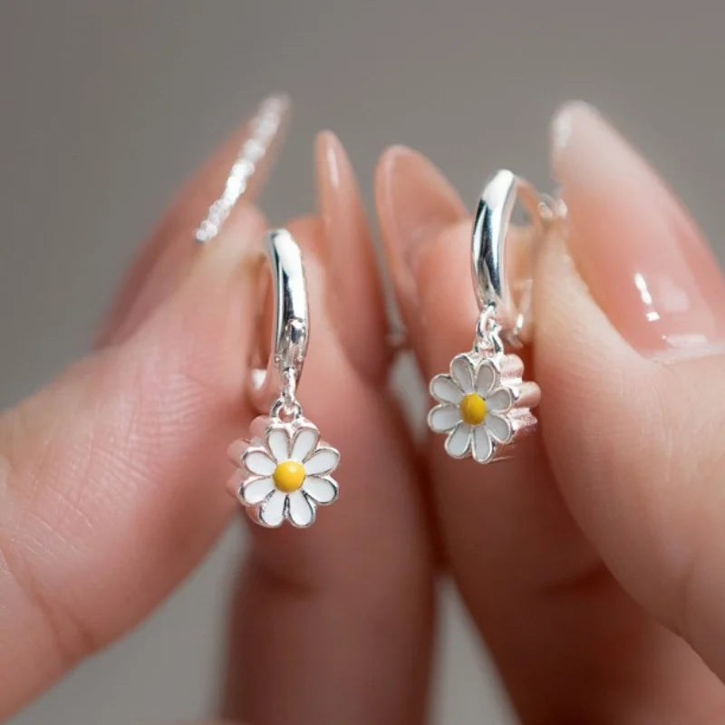 Silver Color Sweet Daisy Flower Hoop Earring for Women Natural Style Fresh Sunflower Huggie New Trendy Jewelry Accessories Leedoar