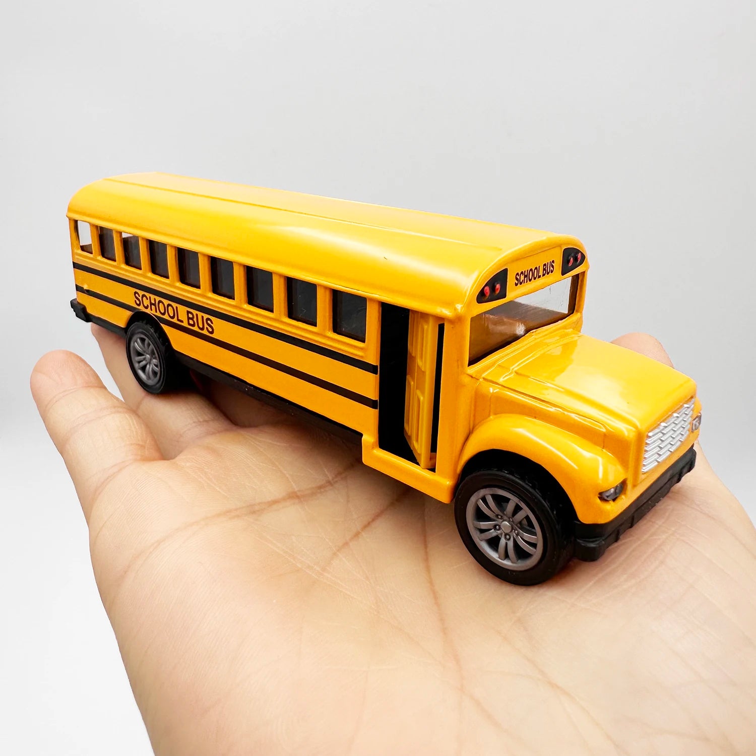 1:32 Alloy Car Game Pull Back Car School Bus Model Can Open The Door Toys Collection Leedoar