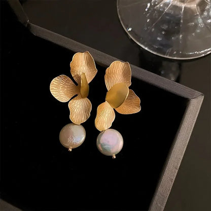 2 Pairs Elegant Natural Freshwater Pearls Earrings for Women Vintage Golden Petals Flower Drop Earring Jewelry for Party Wedding Leedoar