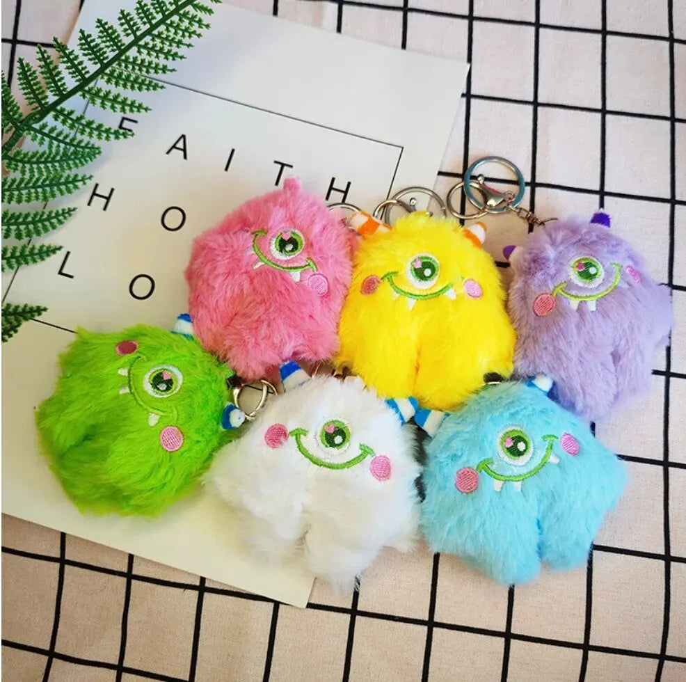 2 Pieces Big Eyed Monster Keychain Random Color Single Eyed Beast Plush Pendant Leedoar