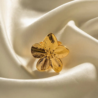 Anillo de acero inoxidable con forma de flor para mujer, nuevo diseño de 2023, con temperamento sencillo, para fiestas, a la moda, joyería resistente al agua 