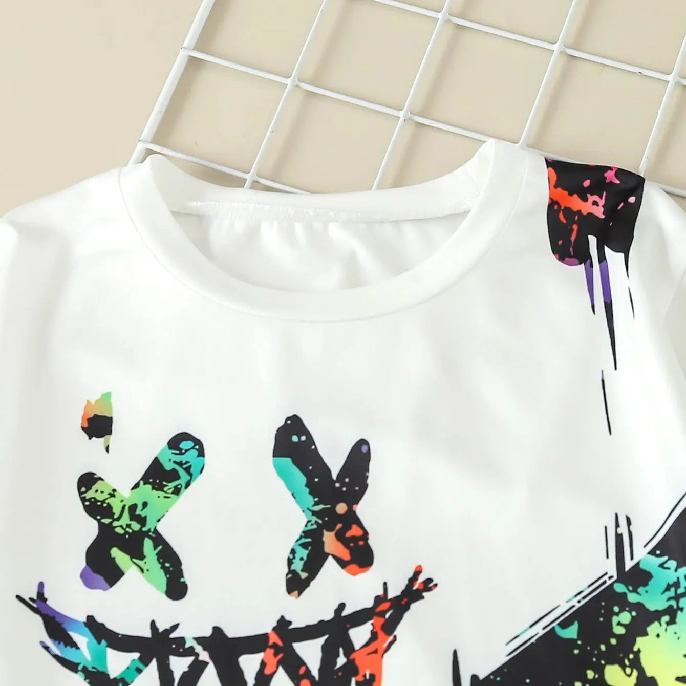 2024 Summer Trend Cool and Breathable Black and Color Matching Smiley Face Thin Sports T-shirt Suitable for Casual Outdoor Play Leedoar