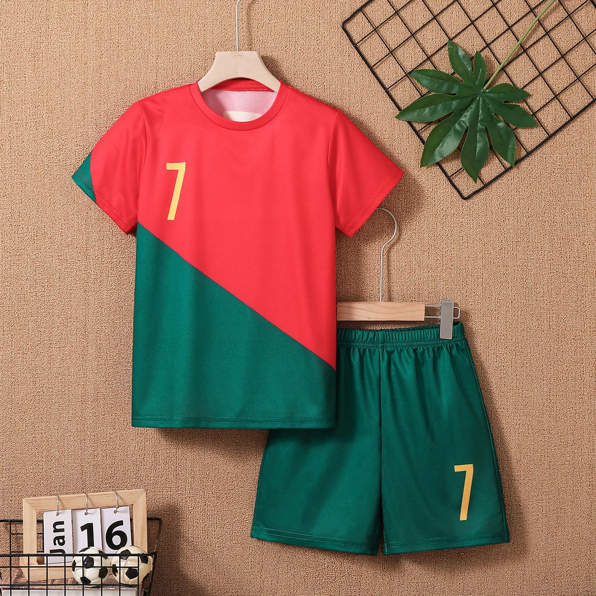 2024 Youth and Children Red and Green Splicing Color No. 7 Legend Quick-drying Sports Football Suit Set Leedoar