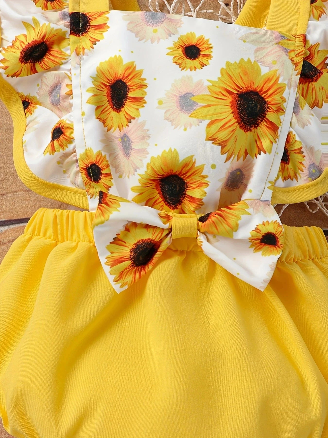 2pcs Baby Girls Cute Sunflower Graphic Print Bowknot Ruffle SleeveOnesie Leedoar