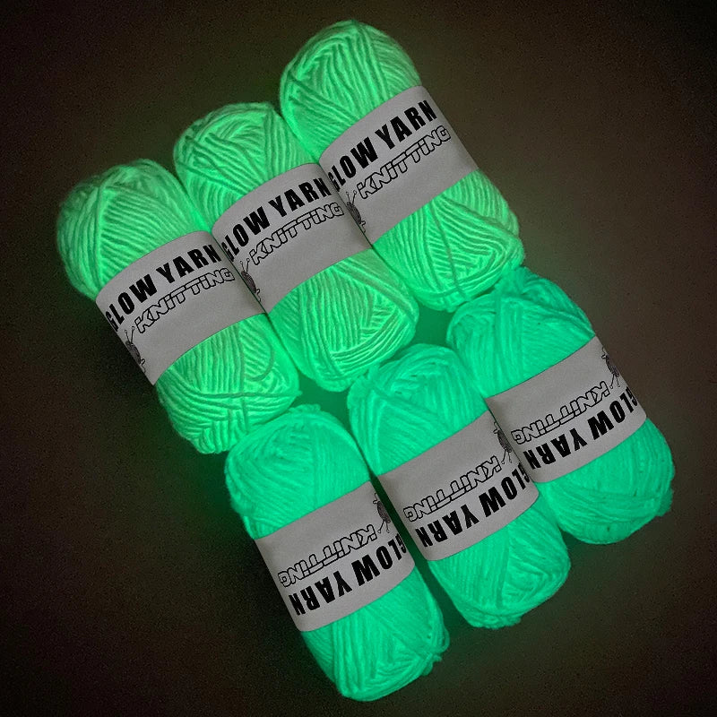 50g/bola Brilha no escuro Poliéster Fio Brilhante Fio de Tricô Luminoso para Crianças Tricô à Mão Cardigan Cachecol Tapete Suéter Chapéu 