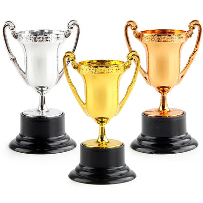 5Pcs Troféu de prêmio de plástico Troféus vencedor Troféus de plástico para crianças Brinquedos de troféu para crianças Competição Prêmio de recompensa Favores de festa 