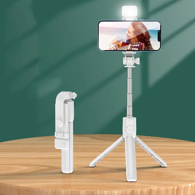 Tripé extensível remoto Bluetooth sem fio Selfie Stick Tripé com luz para iPhone Celular Tiktok Transmissão ao vivo 