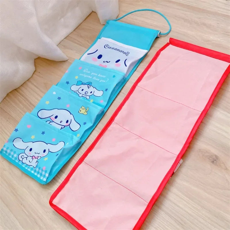 Bolsa de armazenamento criativa para pendurar na parede, bolsa Sanrioed, desenho animado Kuromi Cinnamoroll, bolsa Pochacco com vários compartimentos, bolsa para diversos itens 