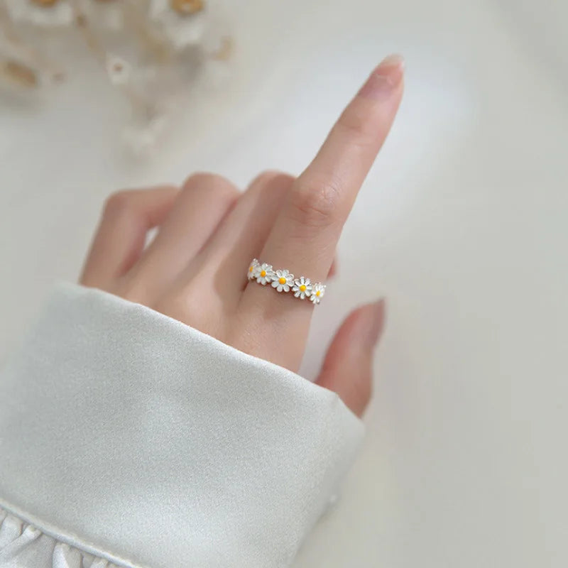 Lindos anillos de flores de margaritas para mujeres y niñas dulces, exquisito anillo abierto de girasol esmaltado 2022, nueva tendencia de Corea, joyería, regalo de boda 