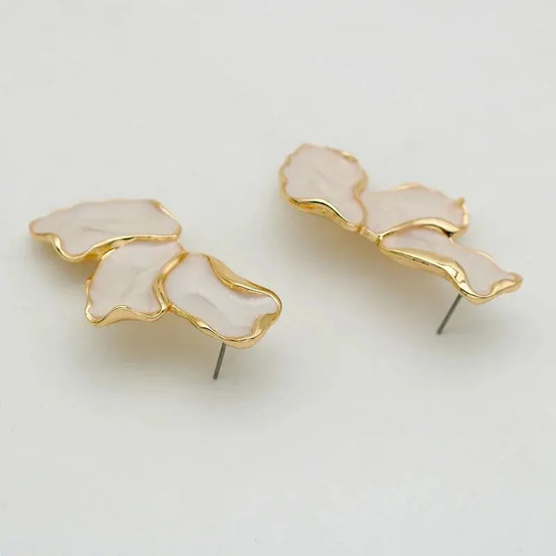 Metal Flower Cream Epoxy Earring Stud Women Fashion Gold Color Plating Irregular Post Earrings Heavy Design Statement Earrings Leedoar