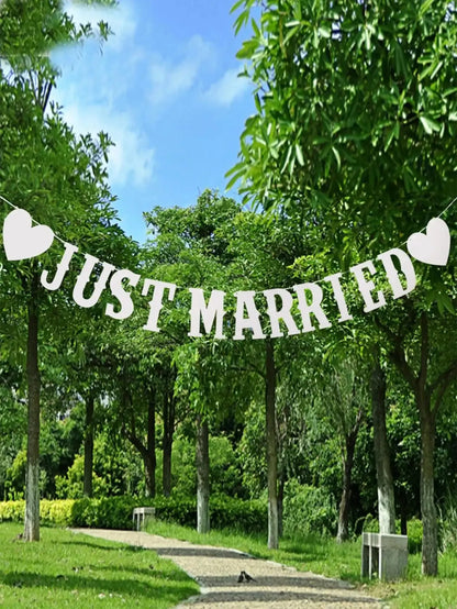 Just Married White Love Pull Flag, Banner Pull Flowers, Wedding Party Pull Flag, Wedding Shooting Props Leedoar