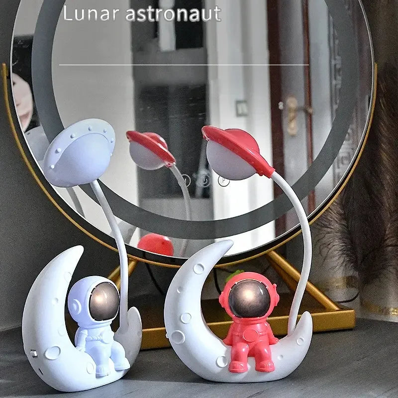 New Design Astronaut Moon Night Light Decoration Spaceman LED Desk Lamp Practical Ambient Light Suitable for Bedroom Leedoar