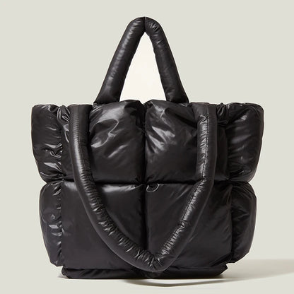 2023 Nuevo bolso de mano de algodón con plumón para mujer, bolso de hombro de algodón relleno a cuadros suaves, bolso de mano sencillo de moda, paquete de bolsos blancos y negros 