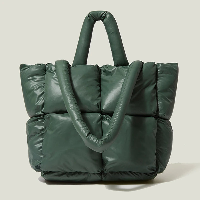 2023 Nuevo bolso de mano de algodón con plumón para mujer, bolso de hombro de algodón relleno a cuadros suaves, bolso de mano sencillo de moda, paquete de bolsos blancos y negros 