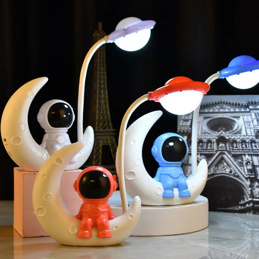 Lámpara de escritorio LED con diseño de astronauta y luna, luz nocturna, práctica, adecuada para dormitorio 