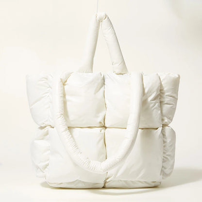 2023 Nuevo bolso de mano de algodón con plumón para mujer, bolso de hombro de algodón relleno a cuadros suaves, bolso de mano sencillo de moda, paquete de bolsos blancos y negros 