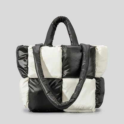 2023 Nuevo bolso de mano de algodón con plumón para mujer, bolso de hombro de algodón relleno a cuadros suaves, bolso de mano sencillo de moda, paquete de bolsos blancos y negros 