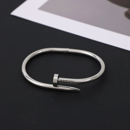 Nichetrendy Cross-border Fashionable Titanium Steel Jewelry Women's High-quality Bracelet Versatile Hand Jewelry Wholesale Leedoar