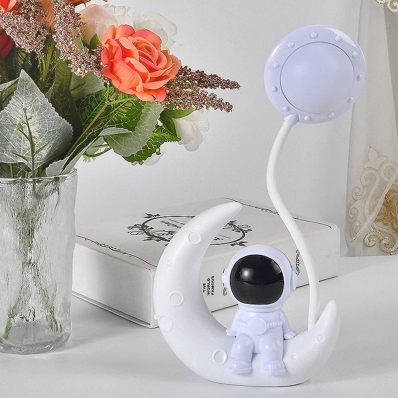 New Design Astronaut Moon Night Light Decoration Spaceman LED Desk Lamp Practical Ambient Light Suitable for Bedroom Leedoar