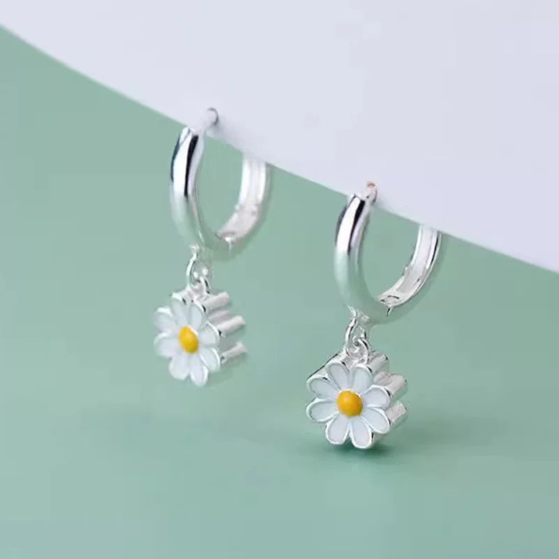 Silver Color Sweet Daisy Flower Hoop Earring for Women Natural Style Fresh Sunflower Huggie New Trendy Jewelry Accessories Leedoar