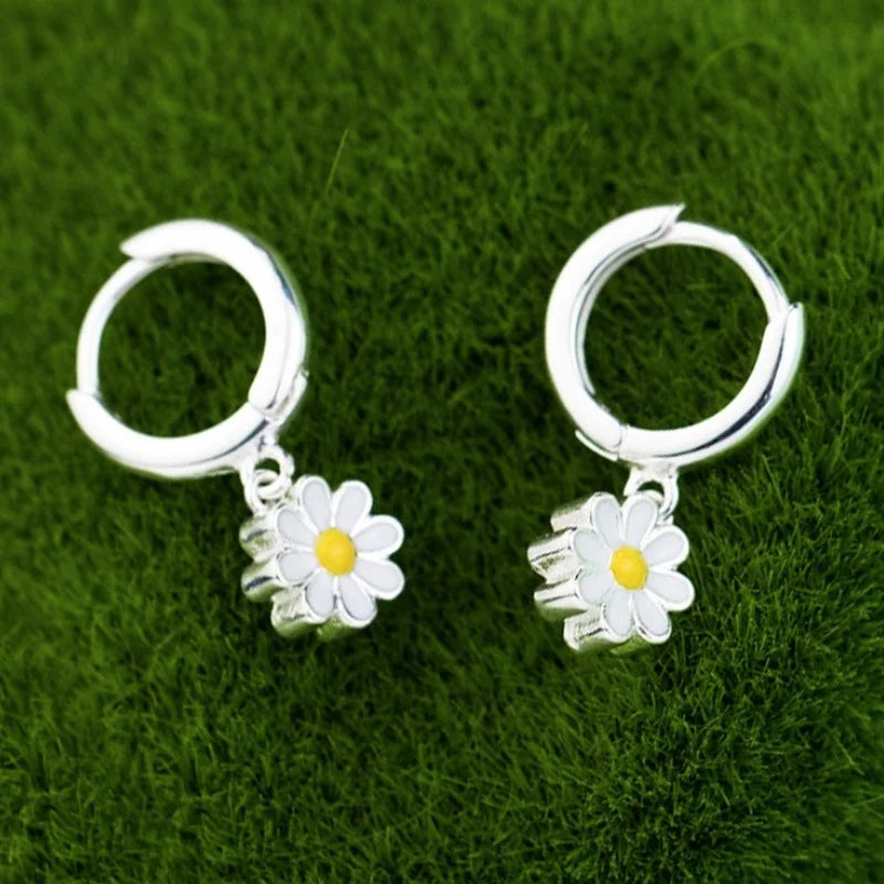 Silver Color Sweet Daisy Flower Hoop Earring for Women Natural Style Fresh Sunflower Huggie New Trendy Jewelry Accessories Leedoar