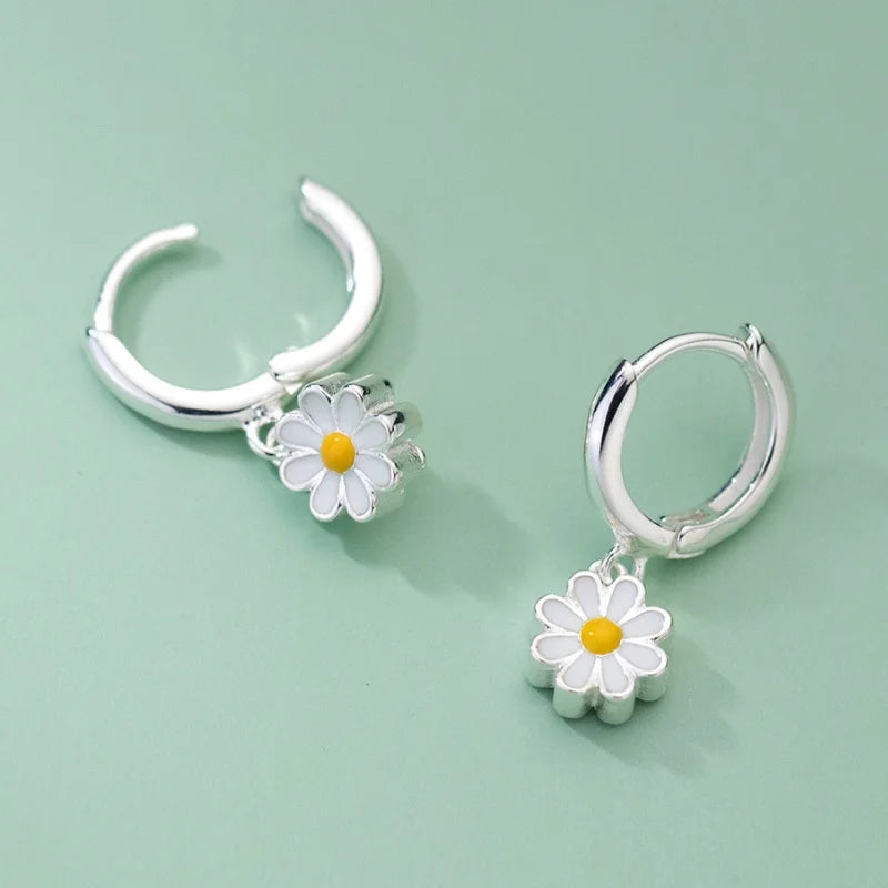 Silver Color Sweet Daisy Flower Hoop Earring for Women Natural Style Fresh Sunflower Huggie New Trendy Jewelry Accessories Leedoar