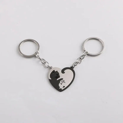 Pequeño artículo portátil llavero de acero inoxidable en forma de corazón con colgante de gato Yin y Yang 