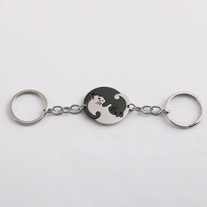 Pequeno item portátil chaveiro de aço inoxidável em forma de coração emenda gato yin e yang gato pingente colar chaveiro jóias 