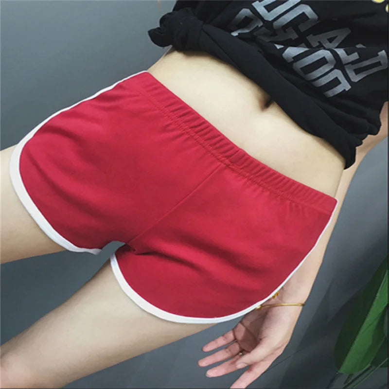 Pantalones cortos deportivos para mujer, verano 2024, nuevos pantalones cortos ajustados antivaciados de color caramelo, pantalones cortos casuales de cintura elástica para mujer, pantalones cortos para correr en la playa 