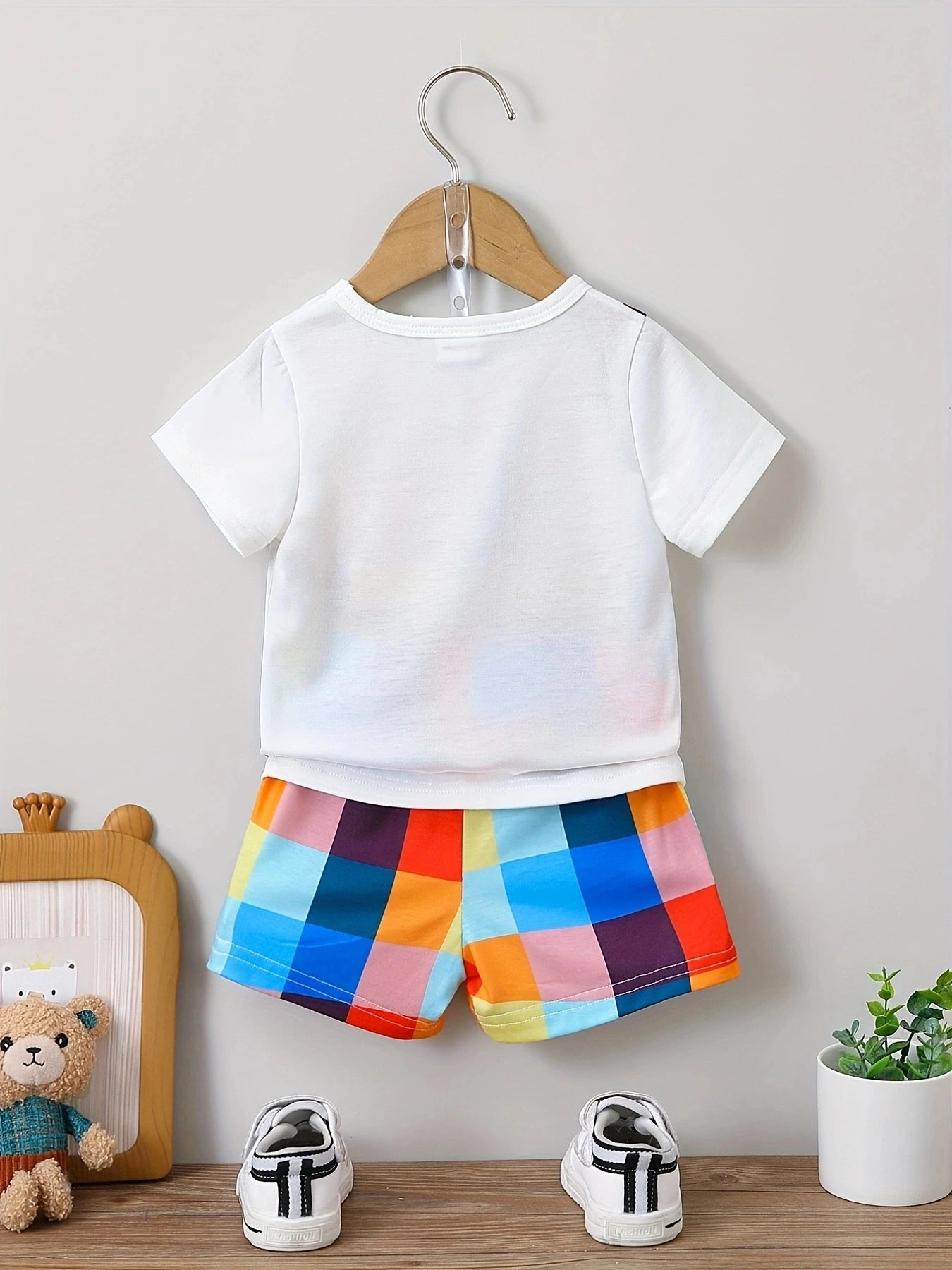 Trendy Preppy Kids Outfit - Cute Slant Bag Bear Cartoon Graphic T-shirt & Plaid Shorts Set Leedoar